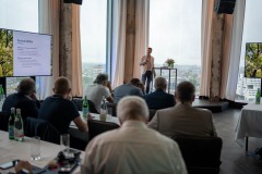 User-Meeting-1-van-6