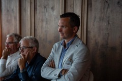 User-Meeting-3-van-6