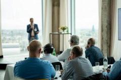 User-Meeting_Final-19-van-109