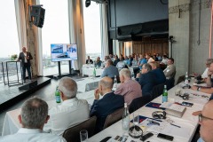 User-Meeting_Final-33-van-109